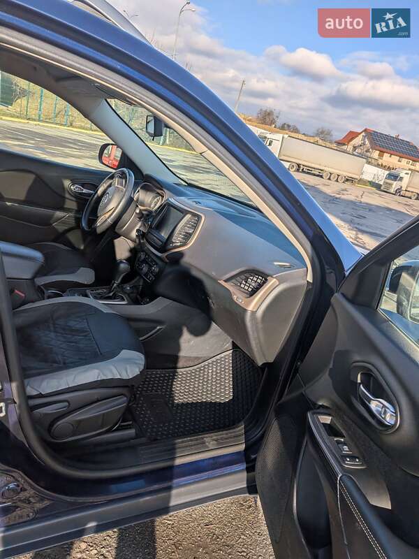 Позашляховик / Кросовер Jeep Cherokee 2014 в Ужгороді