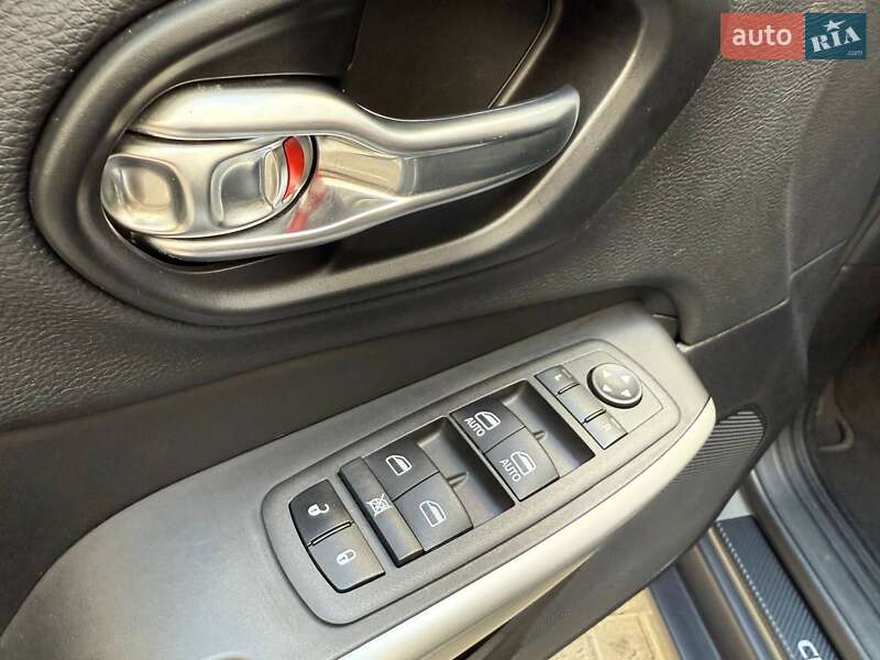 Позашляховик / Кросовер Jeep Cherokee 2022 в Києві