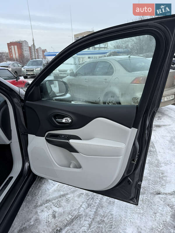 Внедорожник / Кроссовер Jeep Cherokee 2018 в Днепре фото 25 Внедорожник / Кроссовер Jeep Cherokee 2018 в Днепре