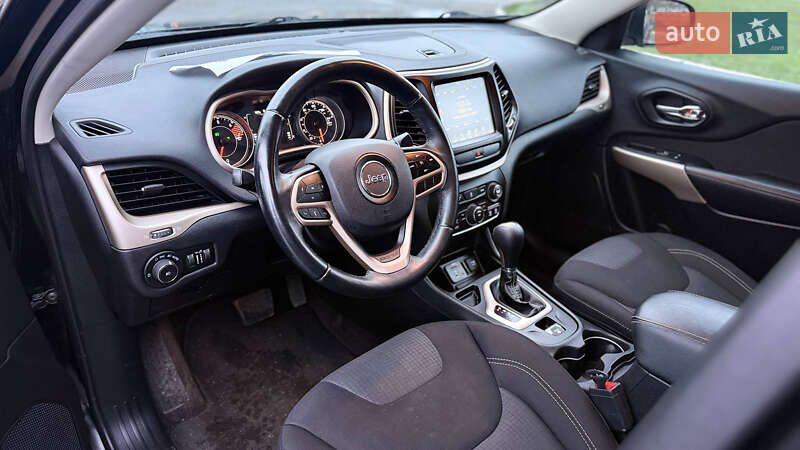 Внедорожник / Кроссовер Jeep Cherokee 2017 в Полтаве
