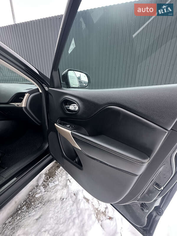 Позашляховик / Кросовер Jeep Cherokee 2017 в Львові