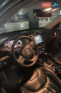 Позашляховик / Кросовер Jeep Cherokee 2015 в Києві