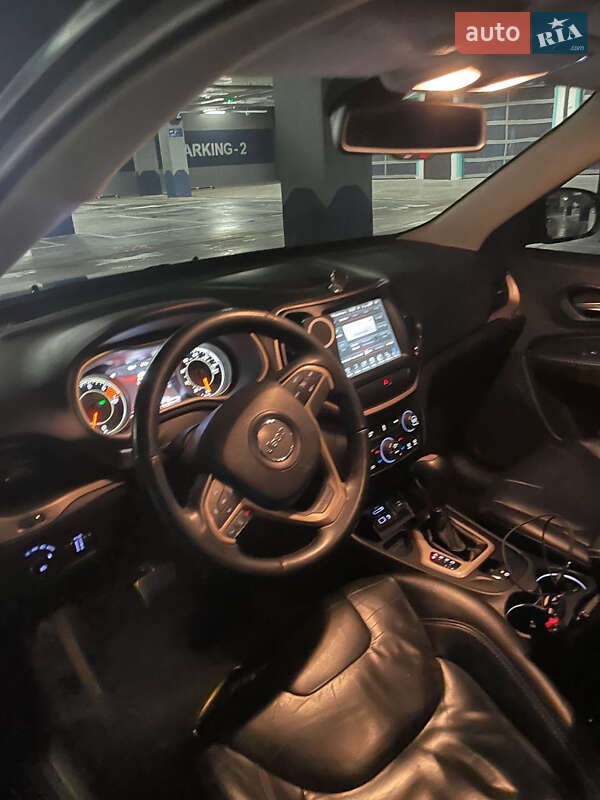 Позашляховик / Кросовер Jeep Cherokee 2015 в Києві