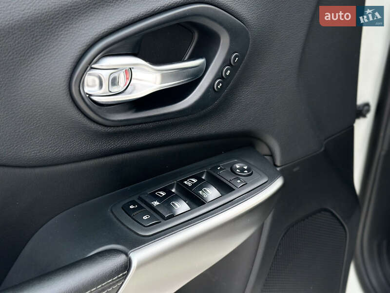 Внедорожник / Кроссовер Jeep Cherokee 2018 в Харькове