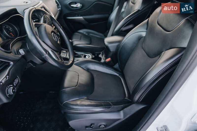 Внедорожник / Кроссовер Jeep Cherokee 2018 в Бучаче