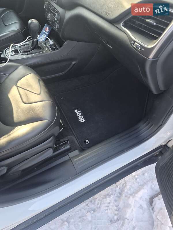 Внедорожник / Кроссовер Jeep Cherokee 2019 в Богуславе