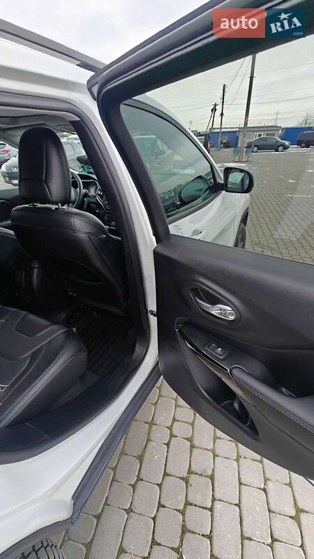 Внедорожник / Кроссовер Jeep Cherokee 2023 в Черновцах