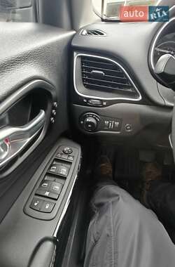 Внедорожник / Кроссовер Jeep Cherokee 2023 в Черновцах