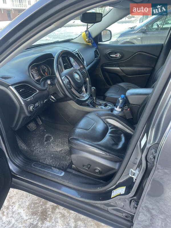 Внедорожник / Кроссовер Jeep Cherokee 2019 в Нежине