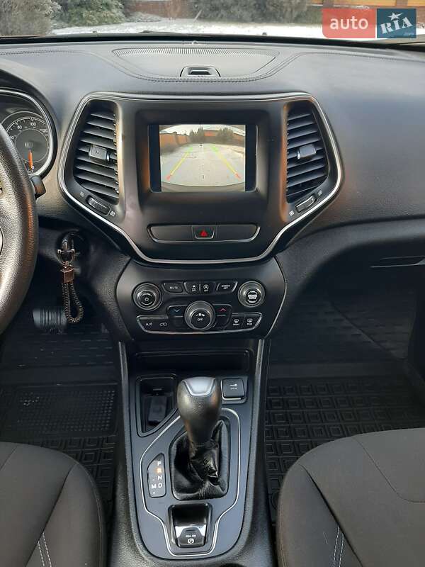 Внедорожник / Кроссовер Jeep Cherokee 2019 в Полтаве