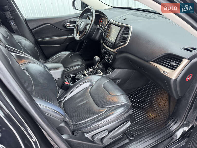 Внедорожник / Кроссовер Jeep Cherokee 2015 в Киеве