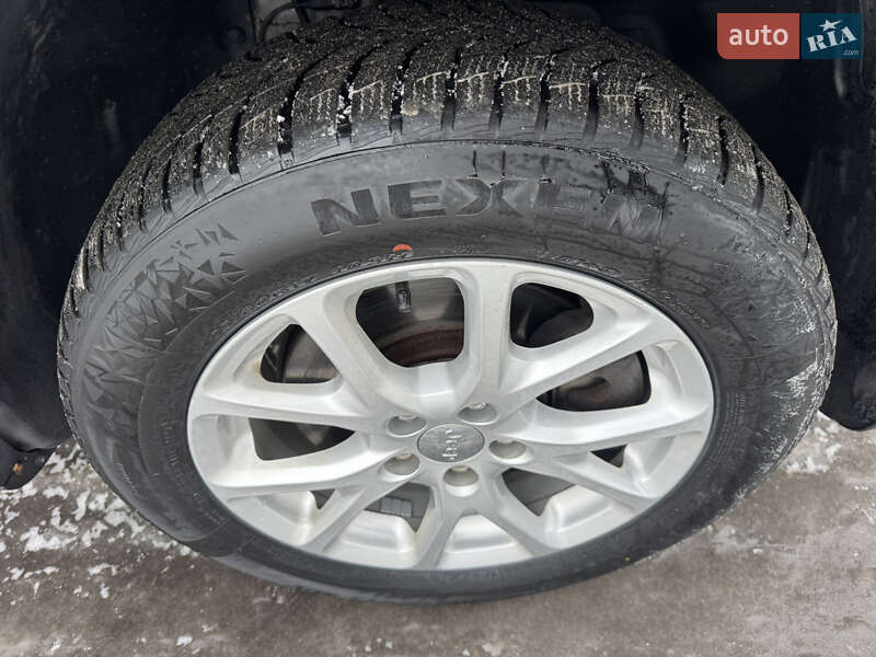 Внедорожник / Кроссовер Jeep Cherokee 2015 в Киеве