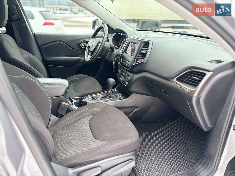 Внедорожник / Кроссовер Jeep Cherokee 2018 в Виннице