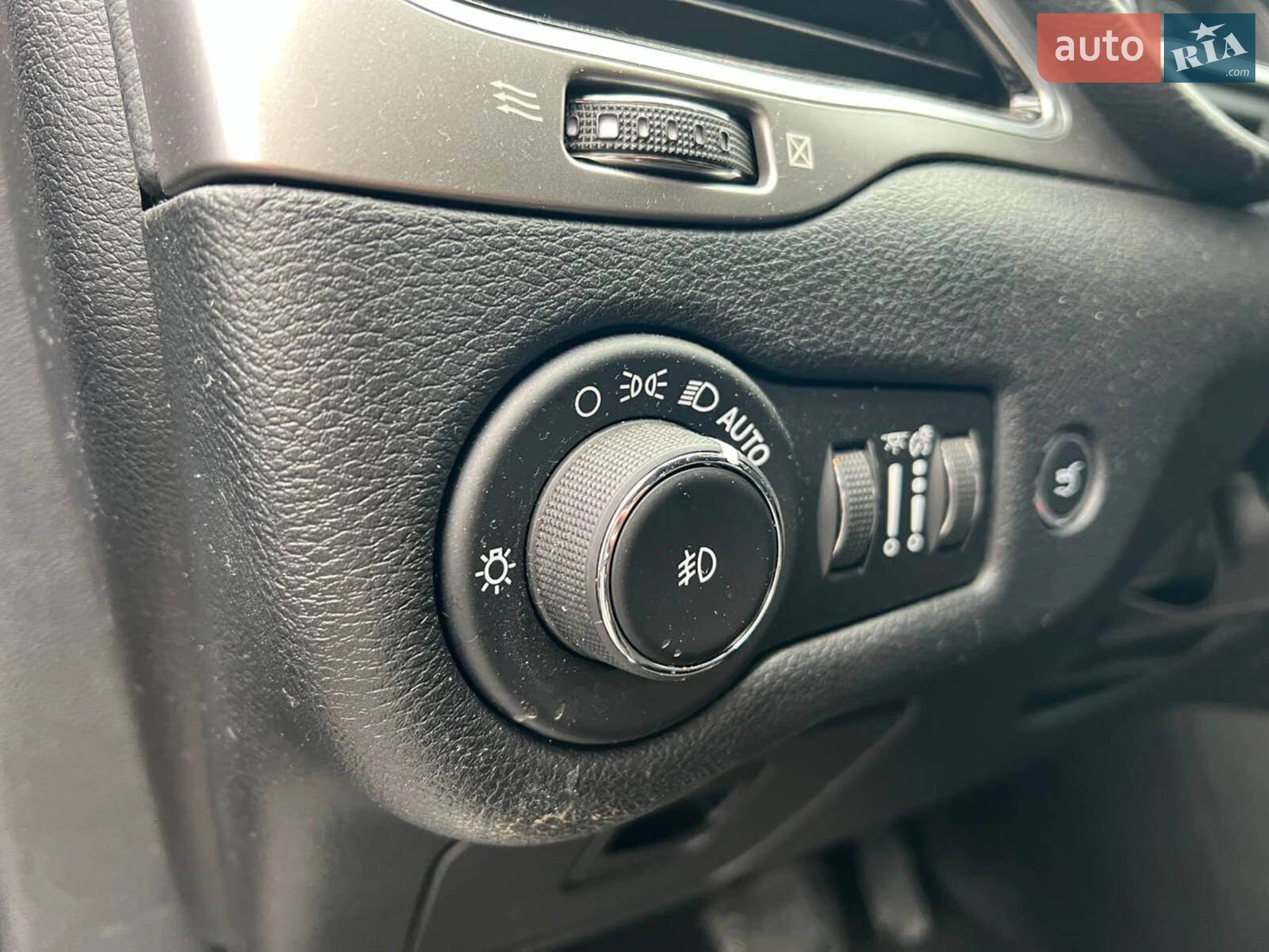 2019 Jeep Cherokee - мініатюра 21