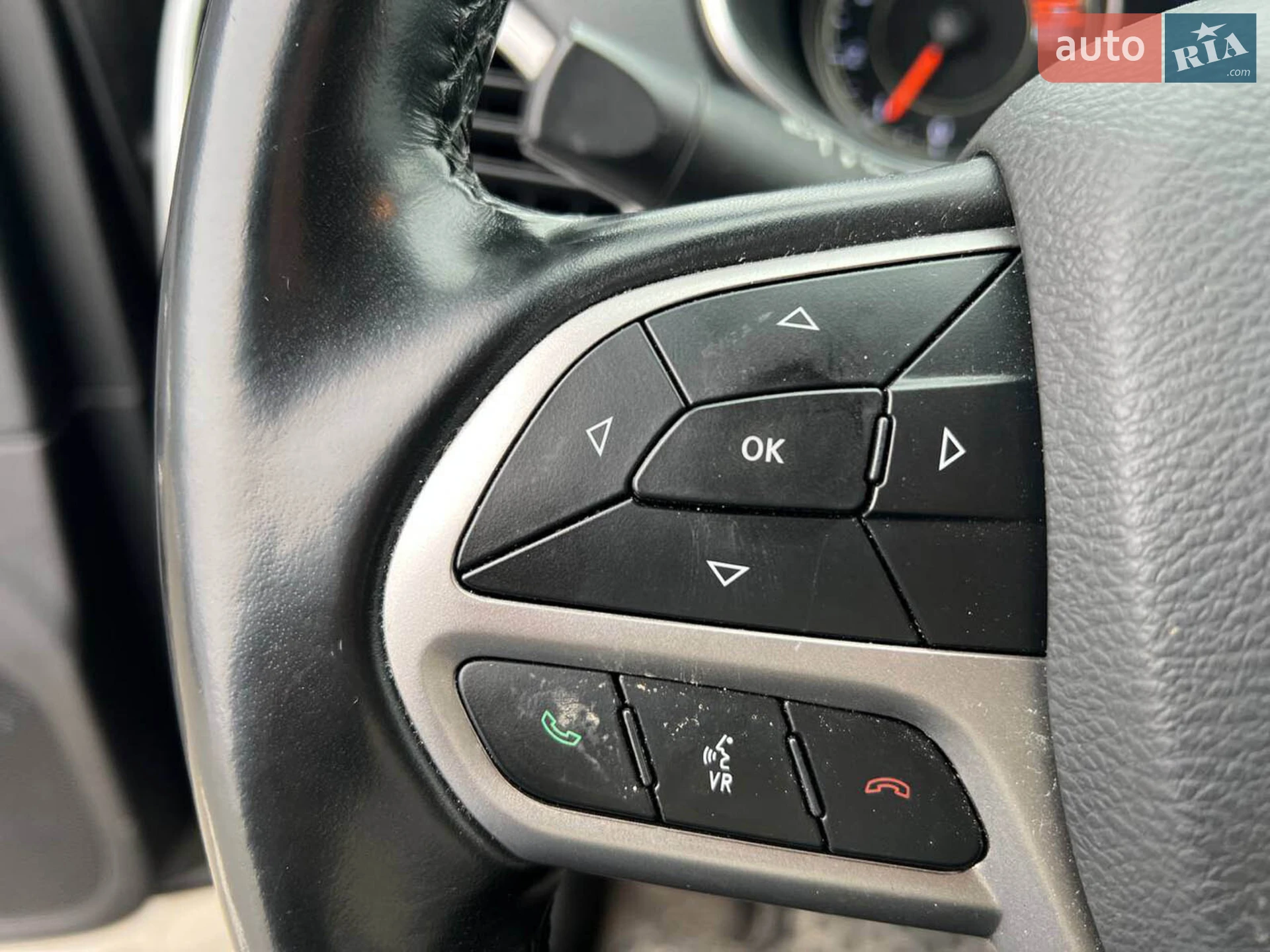 2019 Jeep Cherokee - мініатюра 25