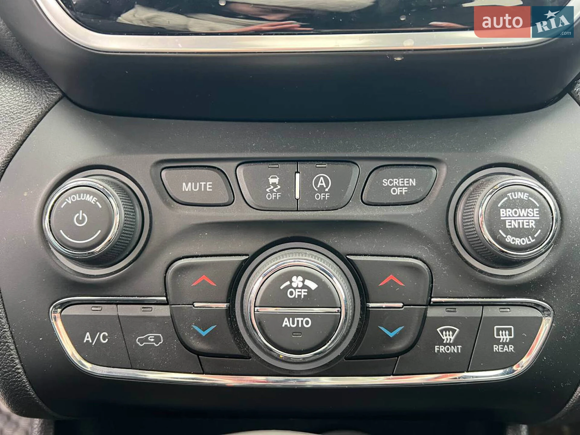 2019 Jeep Cherokee - мініатюра 31
