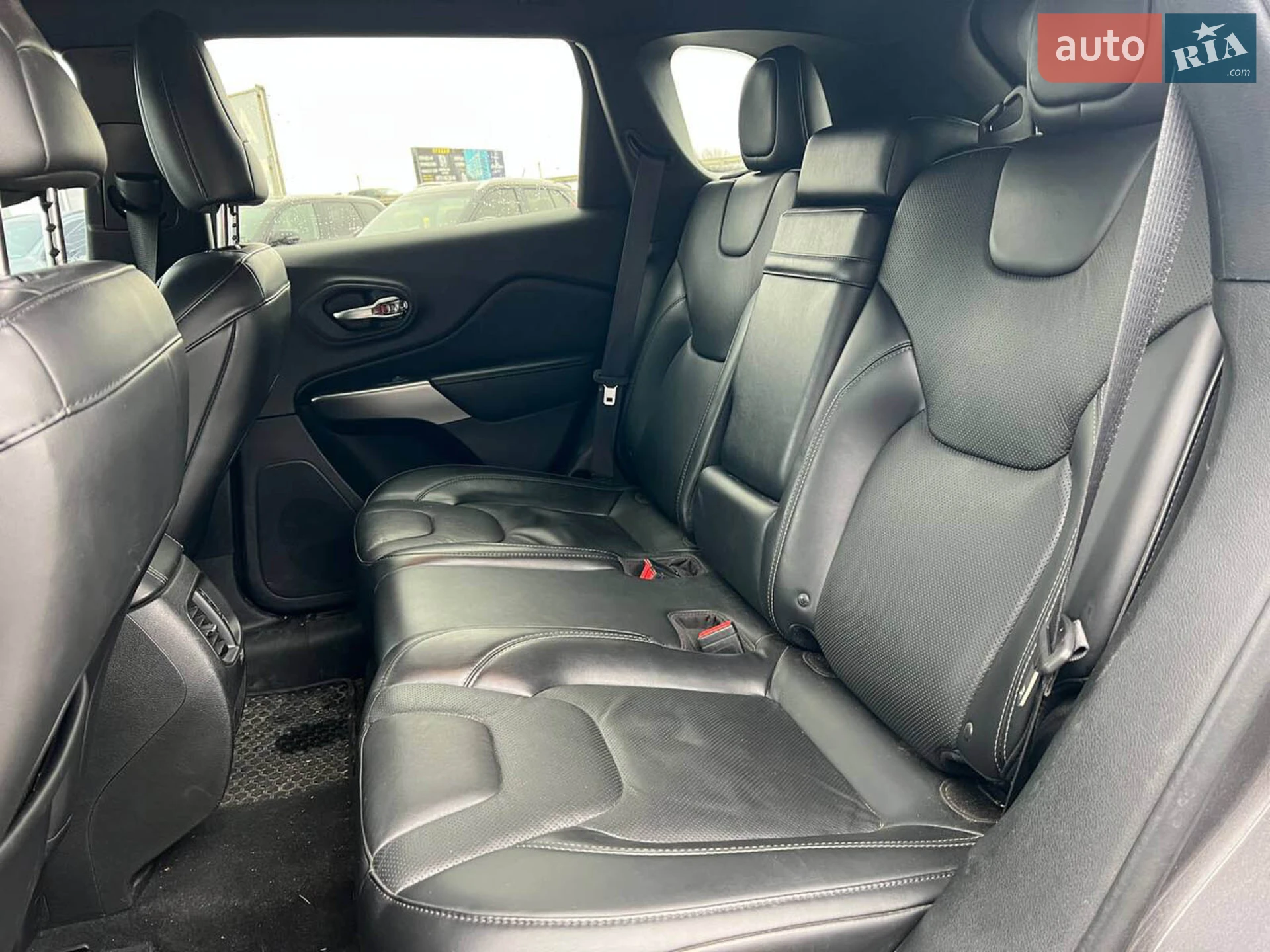 2019 Jeep Cherokee - мініатюра 37