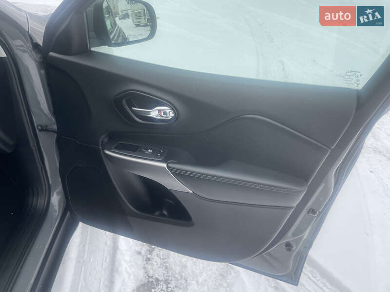 Внедорожник / Кроссовер Jeep Cherokee 2021 в Чернигове