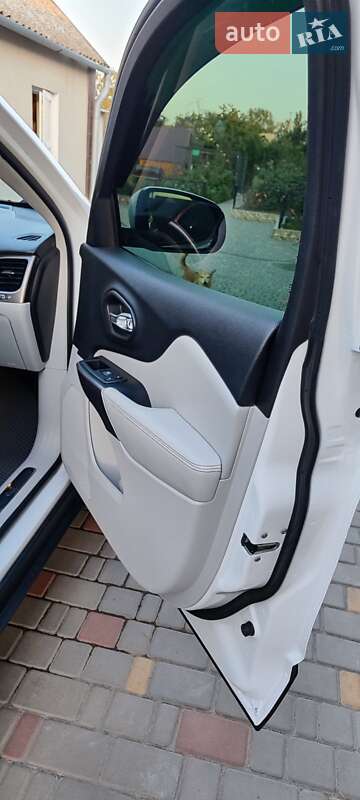 Внедорожник / Кроссовер Jeep Cherokee 2019 в Измаиле