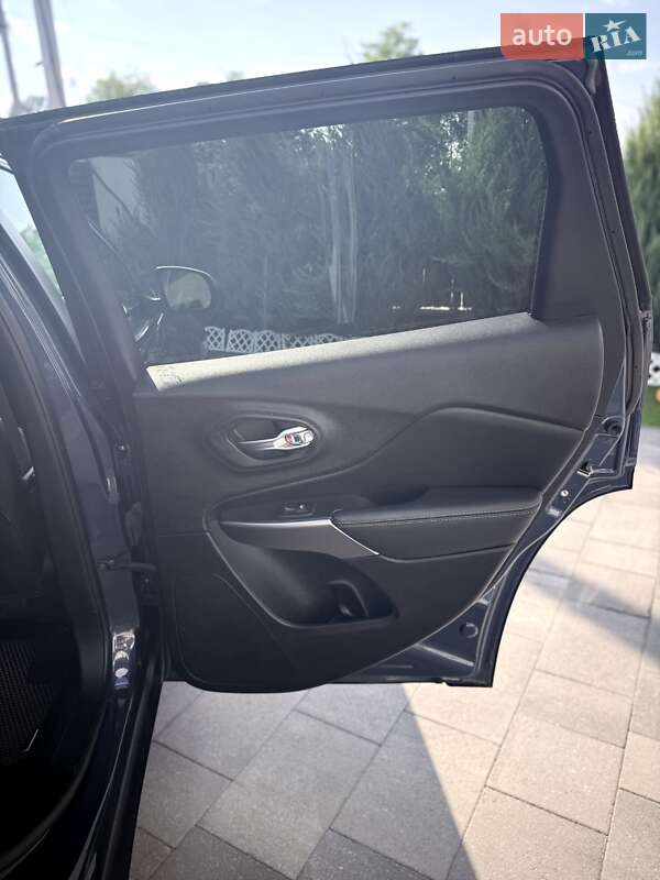 Внедорожник / Кроссовер Jeep Cherokee 2019 в Житомире