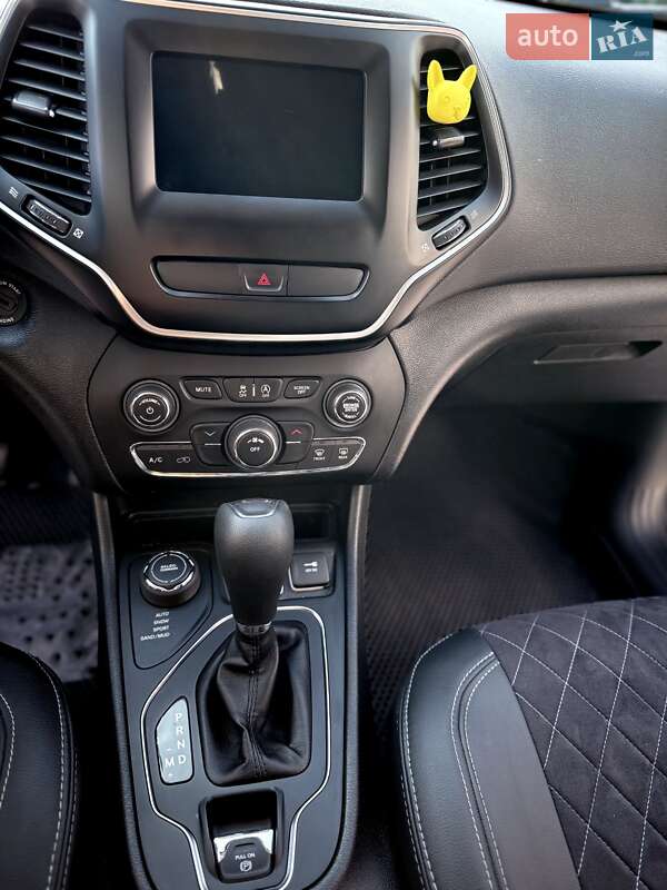Внедорожник / Кроссовер Jeep Cherokee 2019 в Житомире