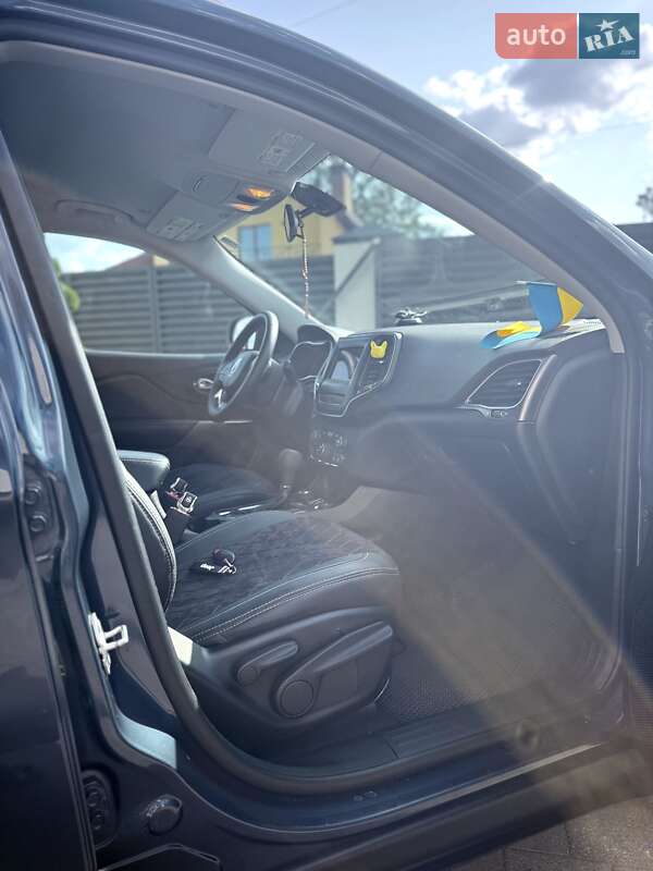 Внедорожник / Кроссовер Jeep Cherokee 2019 в Житомире