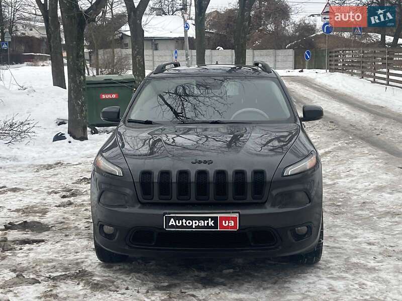 Внедорожник / Кроссовер Jeep Cherokee 2015 в Киеве