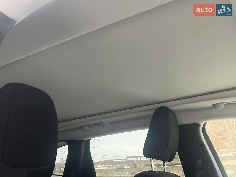 Внедорожник / Кроссовер Jeep Cherokee 2015 в Киеве