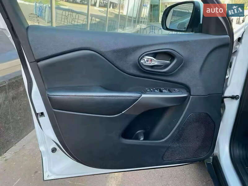 Внедорожник / Кроссовер Jeep Cherokee 2018 в Киеве