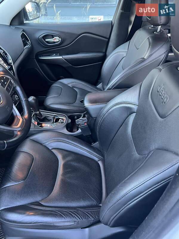 Внедорожник / Кроссовер Jeep Cherokee 2020 в Чернигове