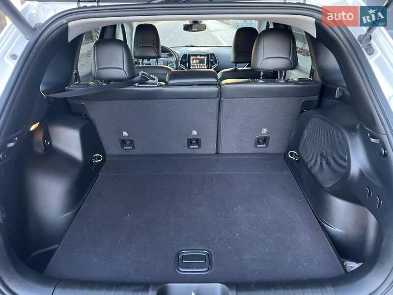 Внедорожник / Кроссовер Jeep Cherokee 2020 в Чернигове