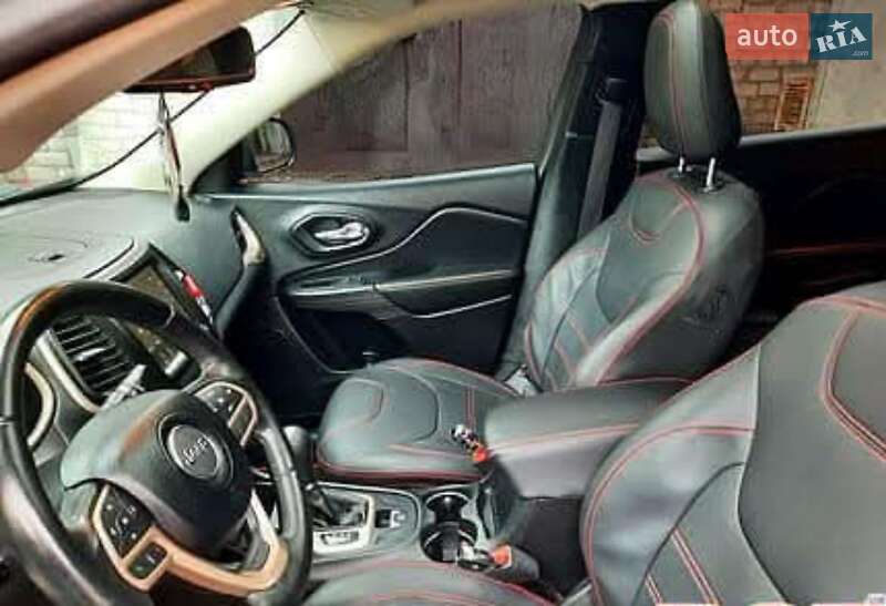 Внедорожник / Кроссовер Jeep Cherokee 2016 в Павлограде