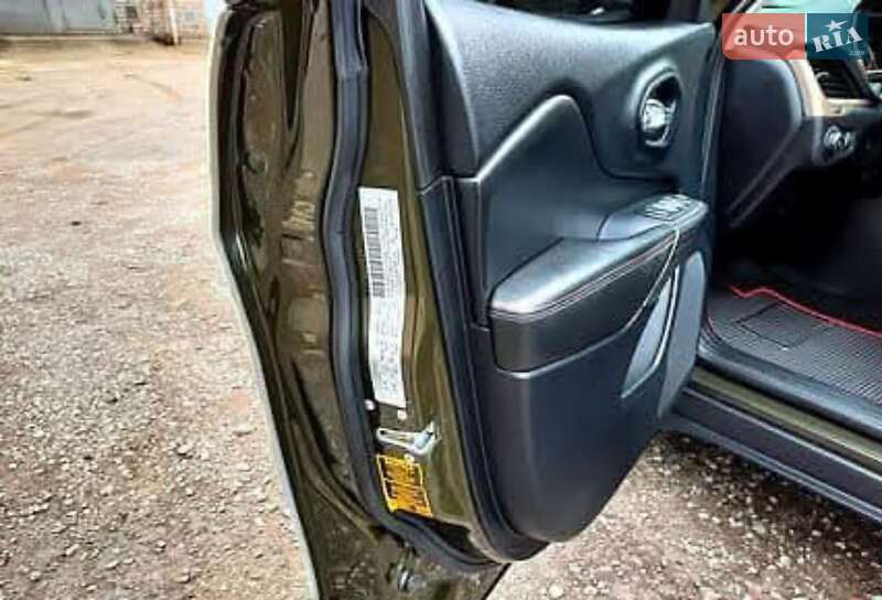 Внедорожник / Кроссовер Jeep Cherokee 2016 в Павлограде