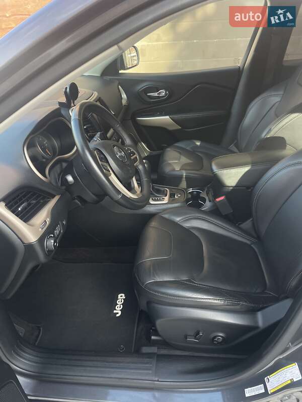Внедорожник / Кроссовер Jeep Cherokee 2017 в Киеве
