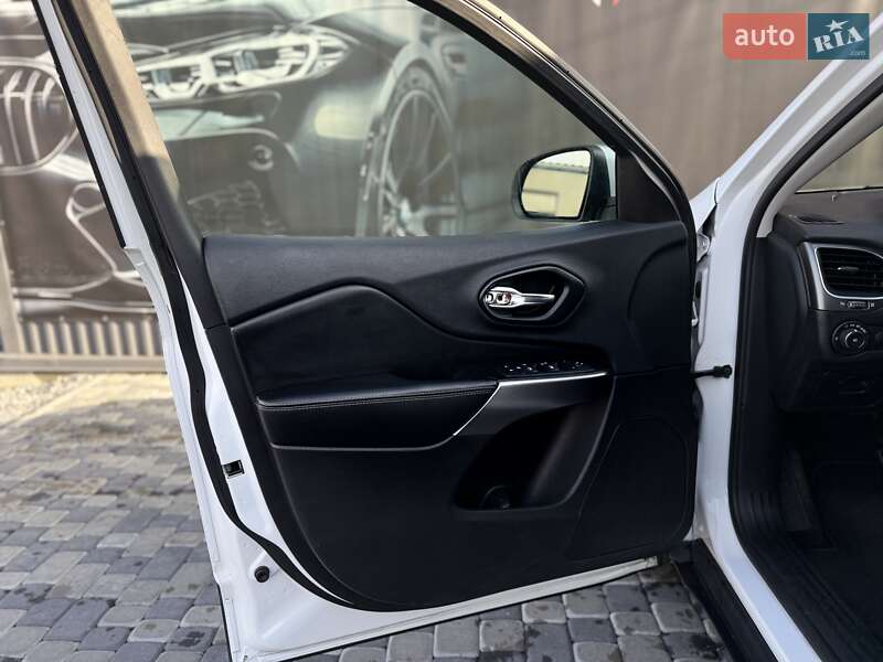 Внедорожник / Кроссовер Jeep Cherokee 2019 в Львове фото 24 Внедорожник / Кроссовер Jeep Cherokee 2019 в Львове