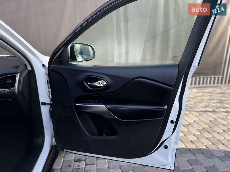 Внедорожник / Кроссовер Jeep Cherokee 2019 в Львове фото 40 Внедорожник / Кроссовер Jeep Cherokee 2019 в Львове