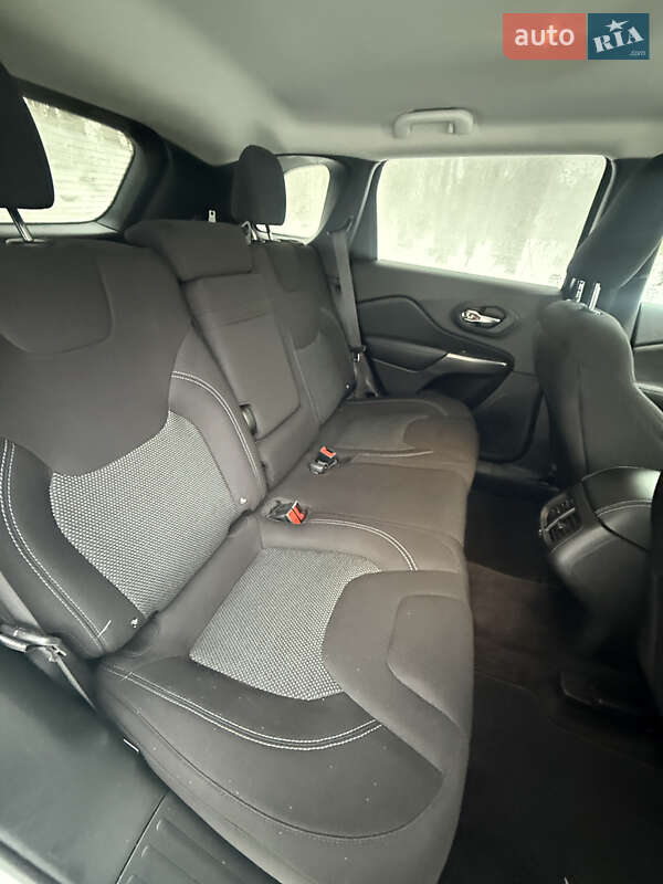 Внедорожник / Кроссовер Jeep Cherokee 2018 в Сумах