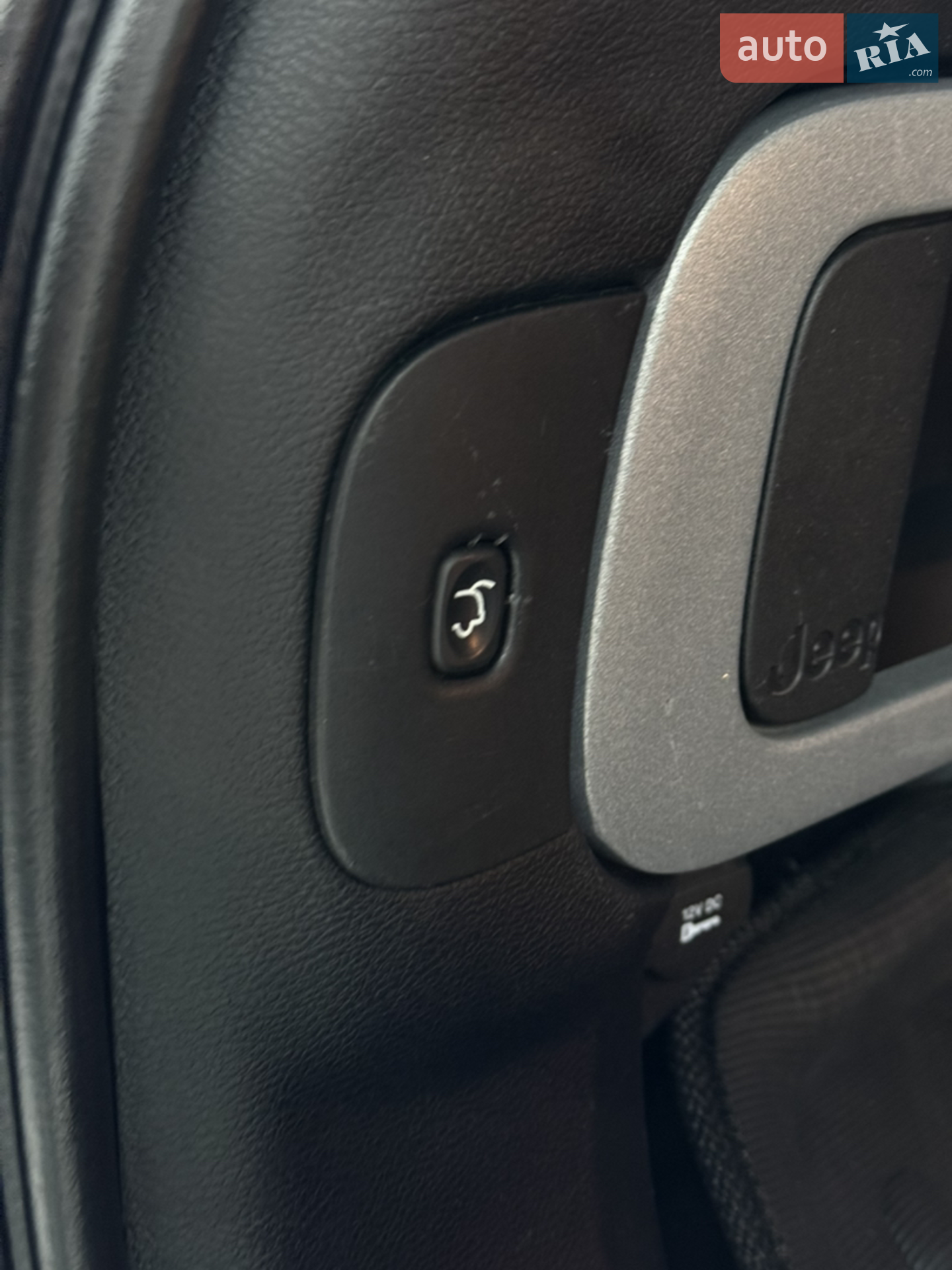 2016 Jeep Cherokee - мініатюра 11