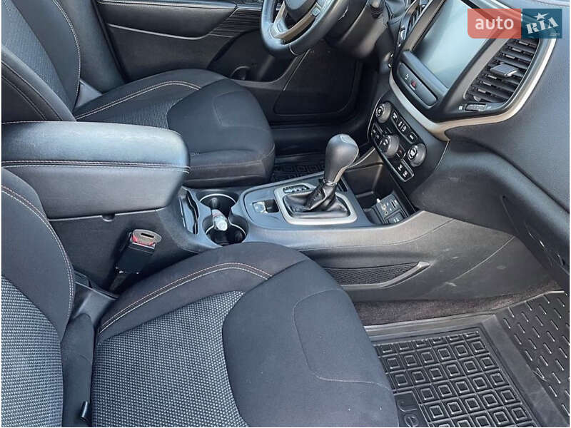 Внедорожник / Кроссовер Jeep Cherokee 2016 в Днепре
