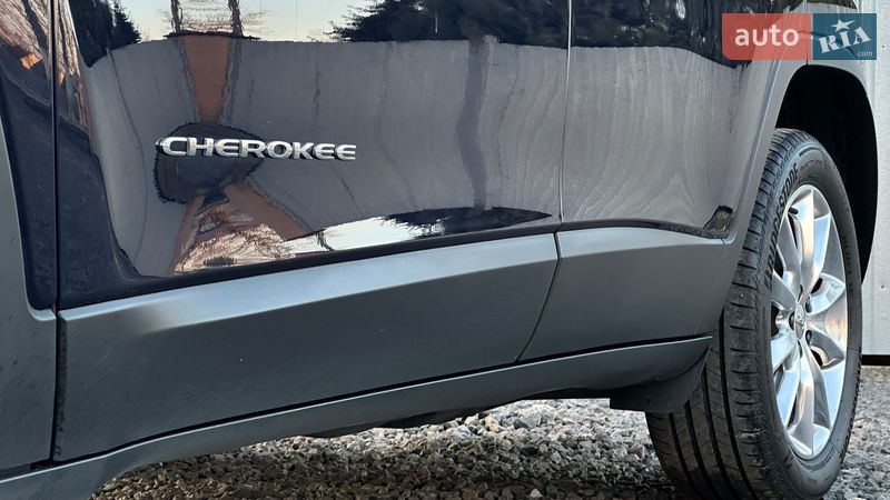 Внедорожник / Кроссовер Jeep Cherokee 2015 в Самборе