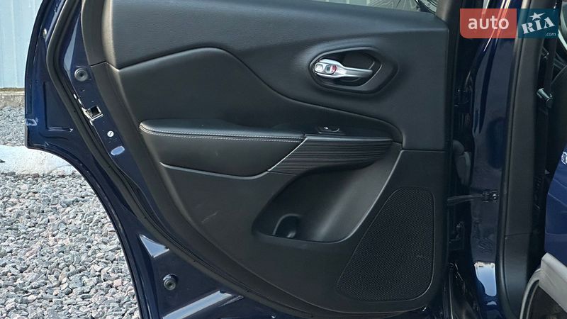 Внедорожник / Кроссовер Jeep Cherokee 2015 в Самборе