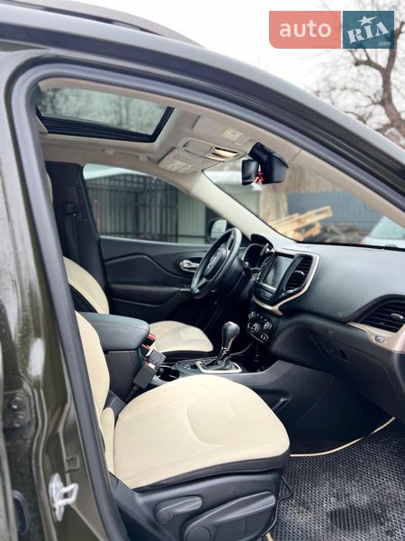 Внедорожник / Кроссовер Jeep Cherokee 2016 в Львове