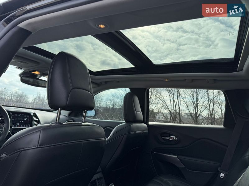 Внедорожник / Кроссовер Jeep Cherokee 2022 в Харькове