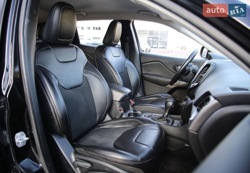 Внедорожник / Кроссовер Jeep Cherokee 2018 в Харькове