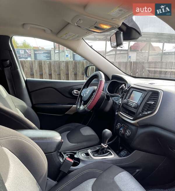 Внедорожник / Кроссовер Jeep Cherokee 2016 в Ременове