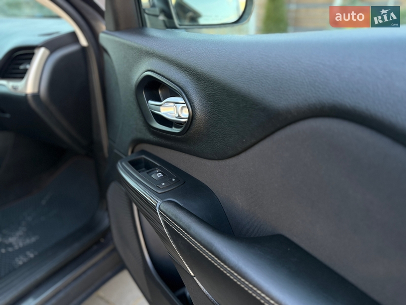 Внедорожник / Кроссовер Jeep Cherokee 2016 в Стрые