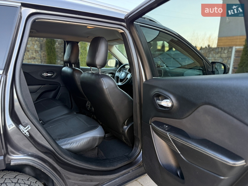 Внедорожник / Кроссовер Jeep Cherokee 2016 в Стрые