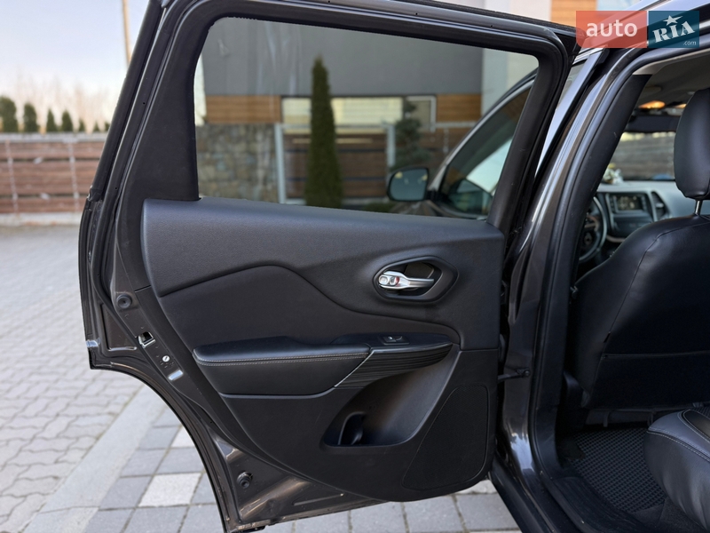 Внедорожник / Кроссовер Jeep Cherokee 2016 в Стрые