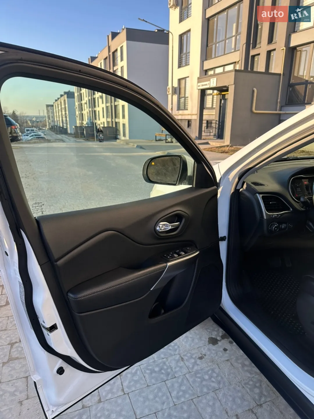 2019 Jeep Cherokee - мініатюра 9
