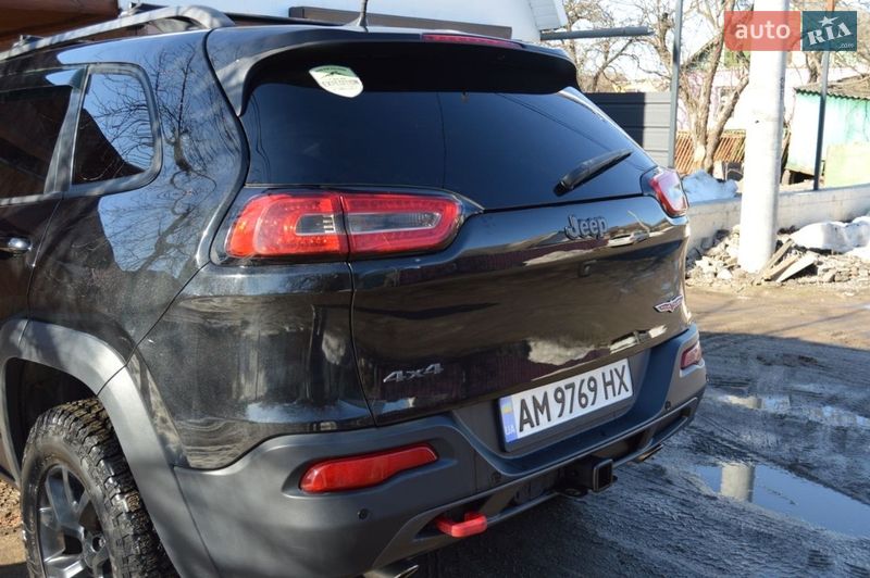 Внедорожник / Кроссовер Jeep Cherokee 2015 в Житомире